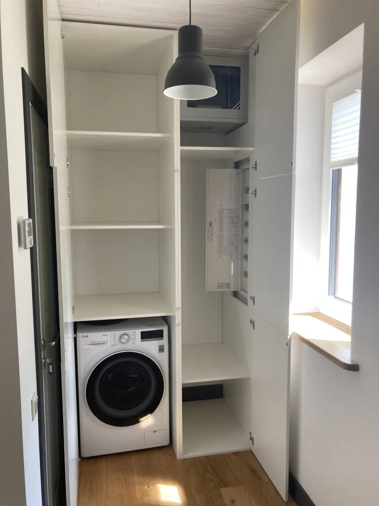 Iebūvējamais skapis ar magnētu