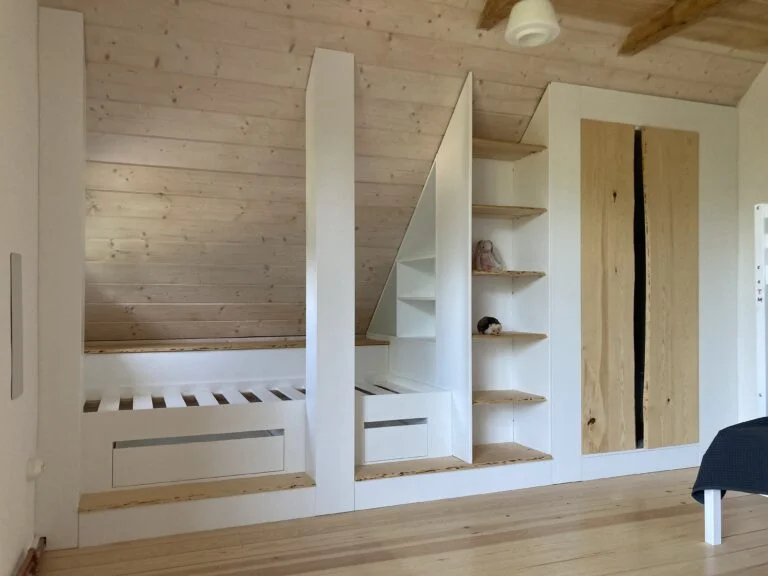 Iebūvejamais skapis un gulta