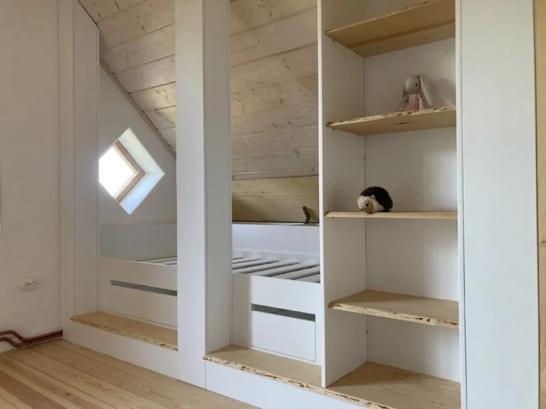 Iebūvejamais skapis un gulta