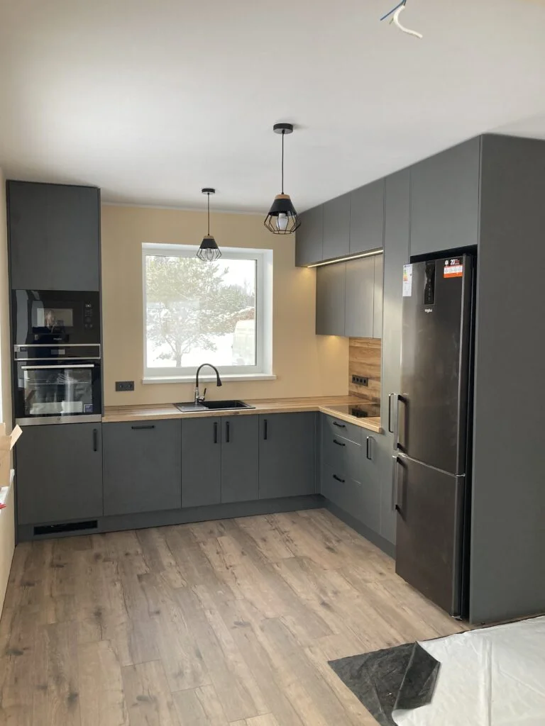 L veida virtuves iekārta