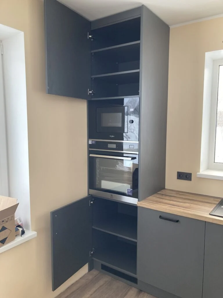 Stūra virtuves mēbele