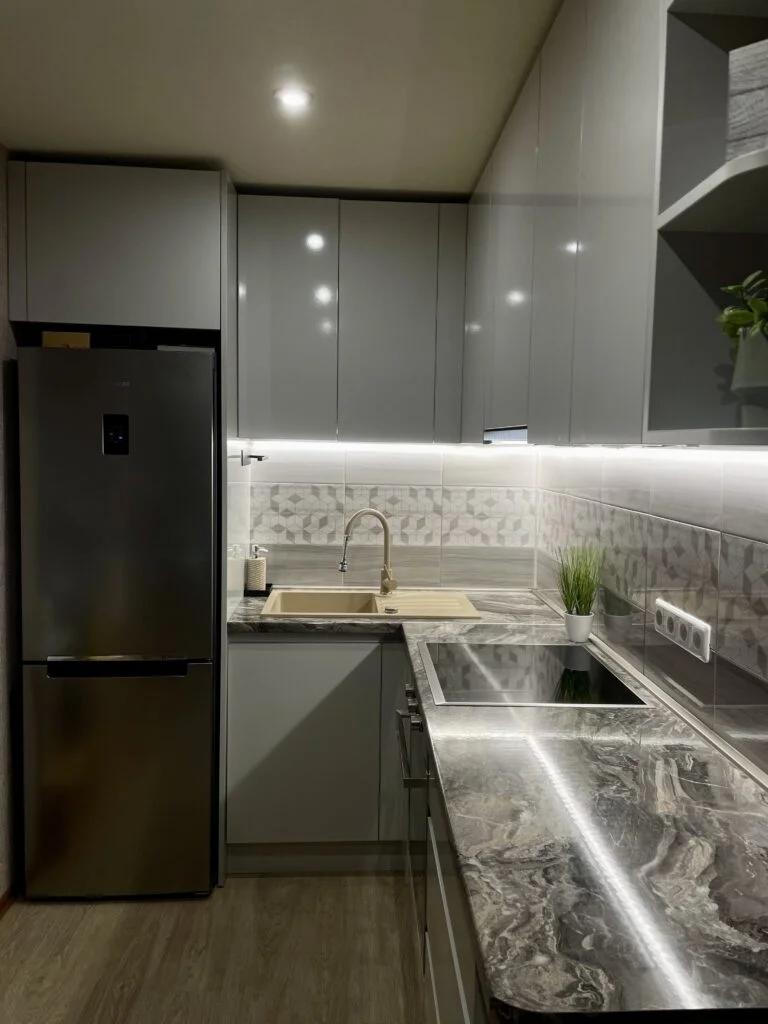 Stūra virtuves mēbeles