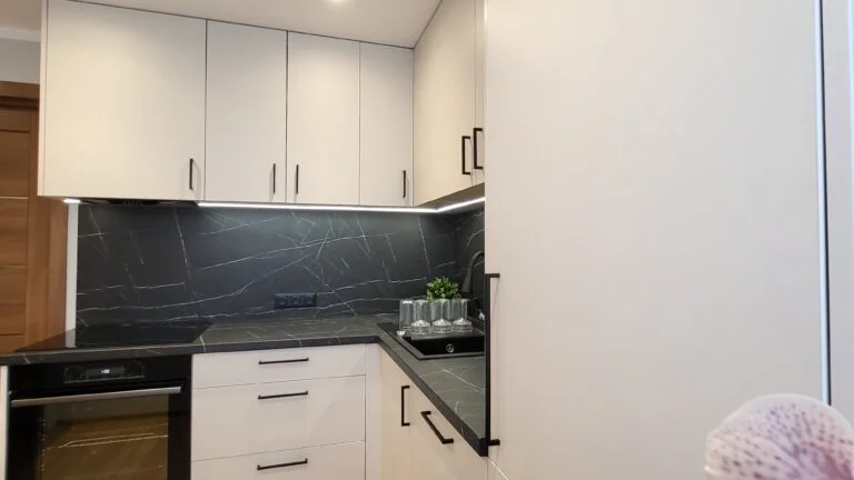 Stūra virtuves mēbeles