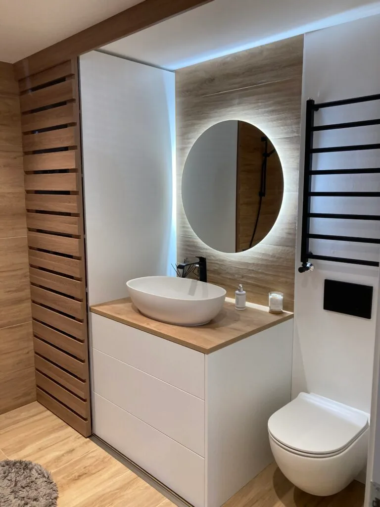 Vannas istaba spogulis