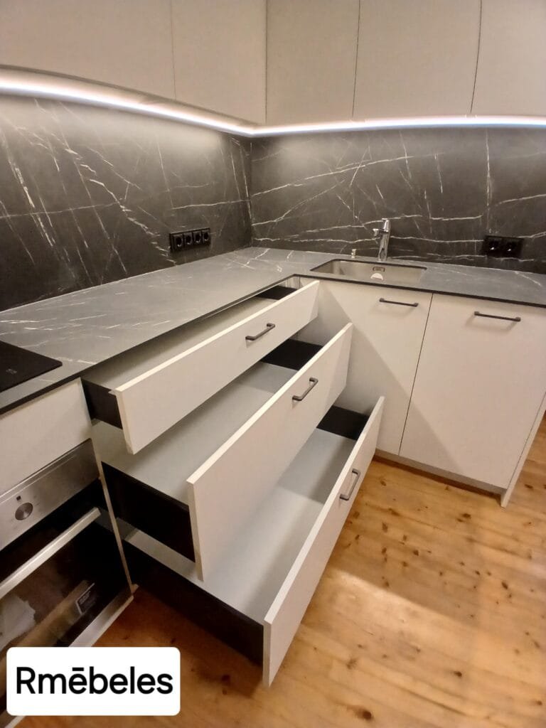 atvilktnes virtuves iekārtā